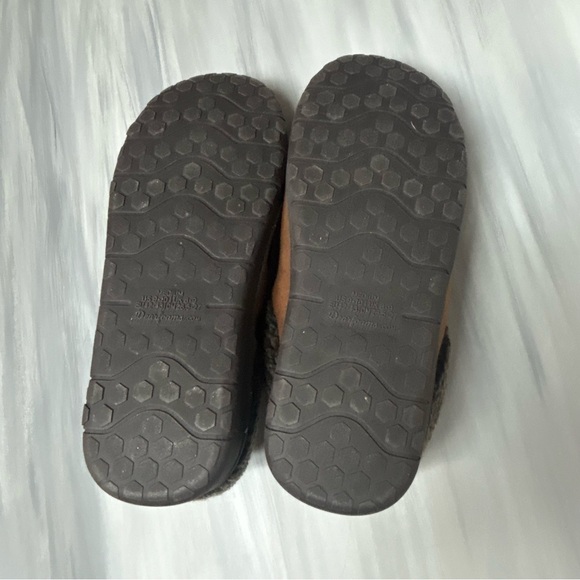 Only tried on. Mens Dearfoams slippers size 9-10. - Picture 6 of 8